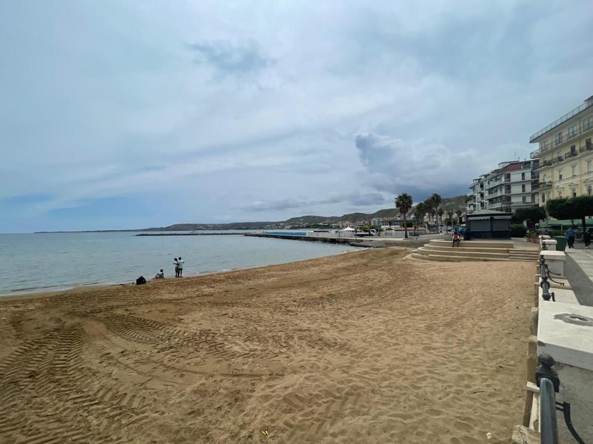 La Finestra Sul Mare B&B Crotone Eksteriør bilde